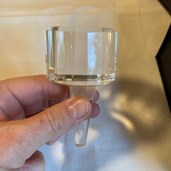 New in Box Oleg Cassini Crystal Bottle Stoppers Faceted Clear Heavy Weight NiCE - Picture 3 of 16